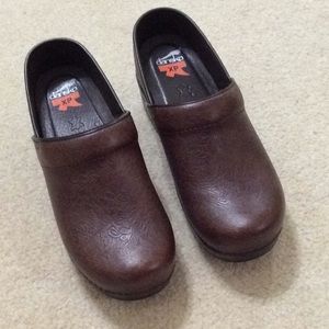 Brown Dansko XP clogs size 37..